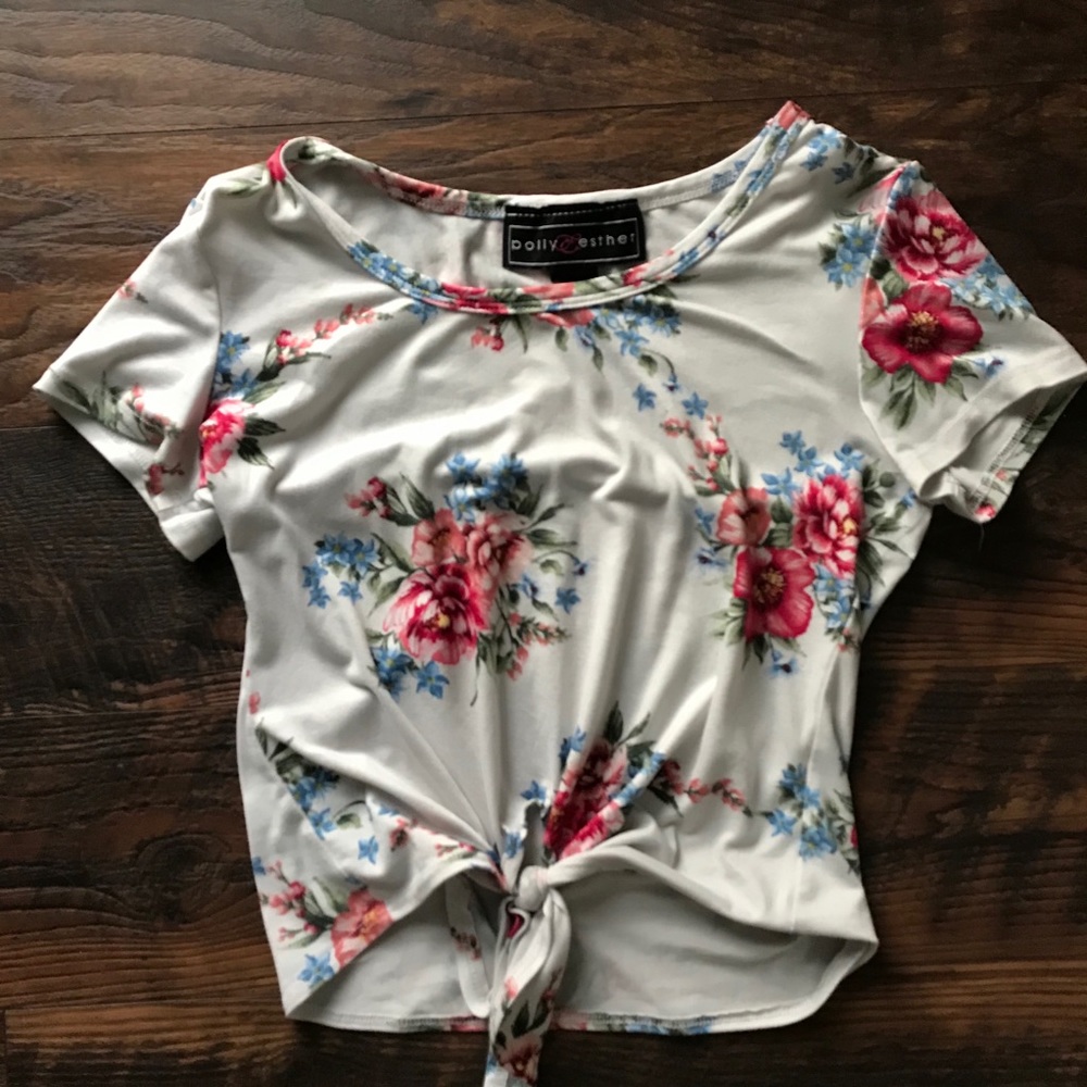 Polly And Esther white flower top